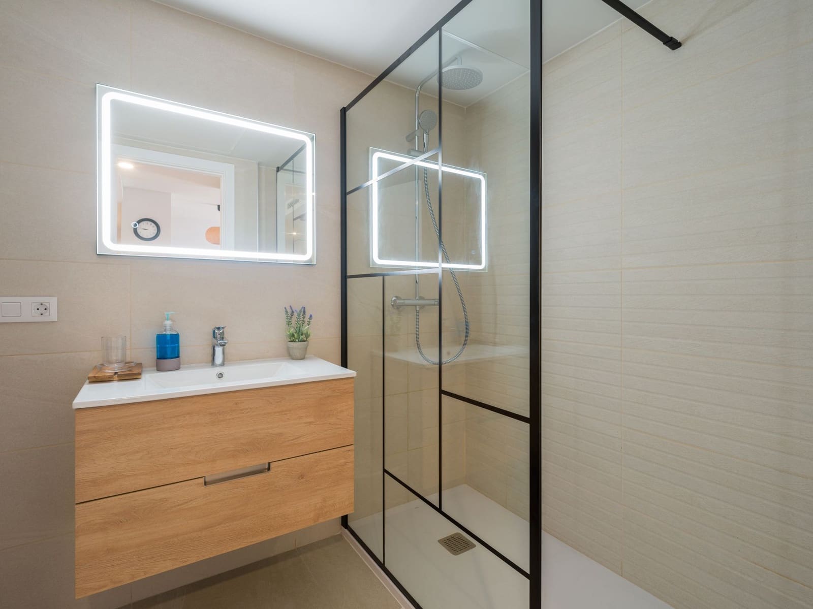 1 slaapkamer Flat te koop in Las Palmas de Gran Canaria met zwembad garage - € 301.000 (Ref: 9394448)