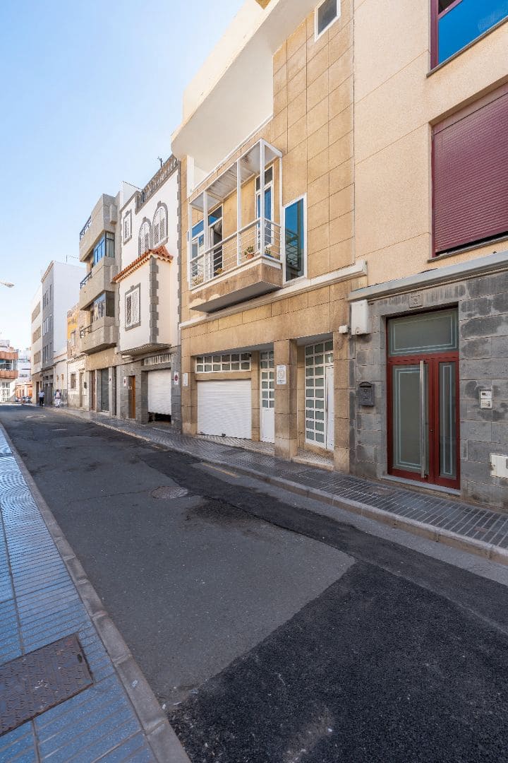 4 soveværelse Byhus til salg i Las Palmas de Gran Canaria med garage - € 750.000 (Ref: 9410276)