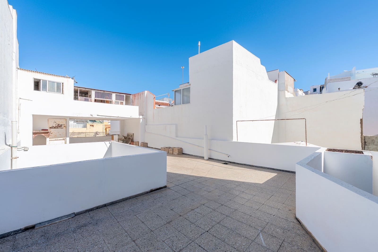 4 soveværelse Byhus til salg i Las Palmas de Gran Canaria med garage - € 750.000 (Ref: 9410276)