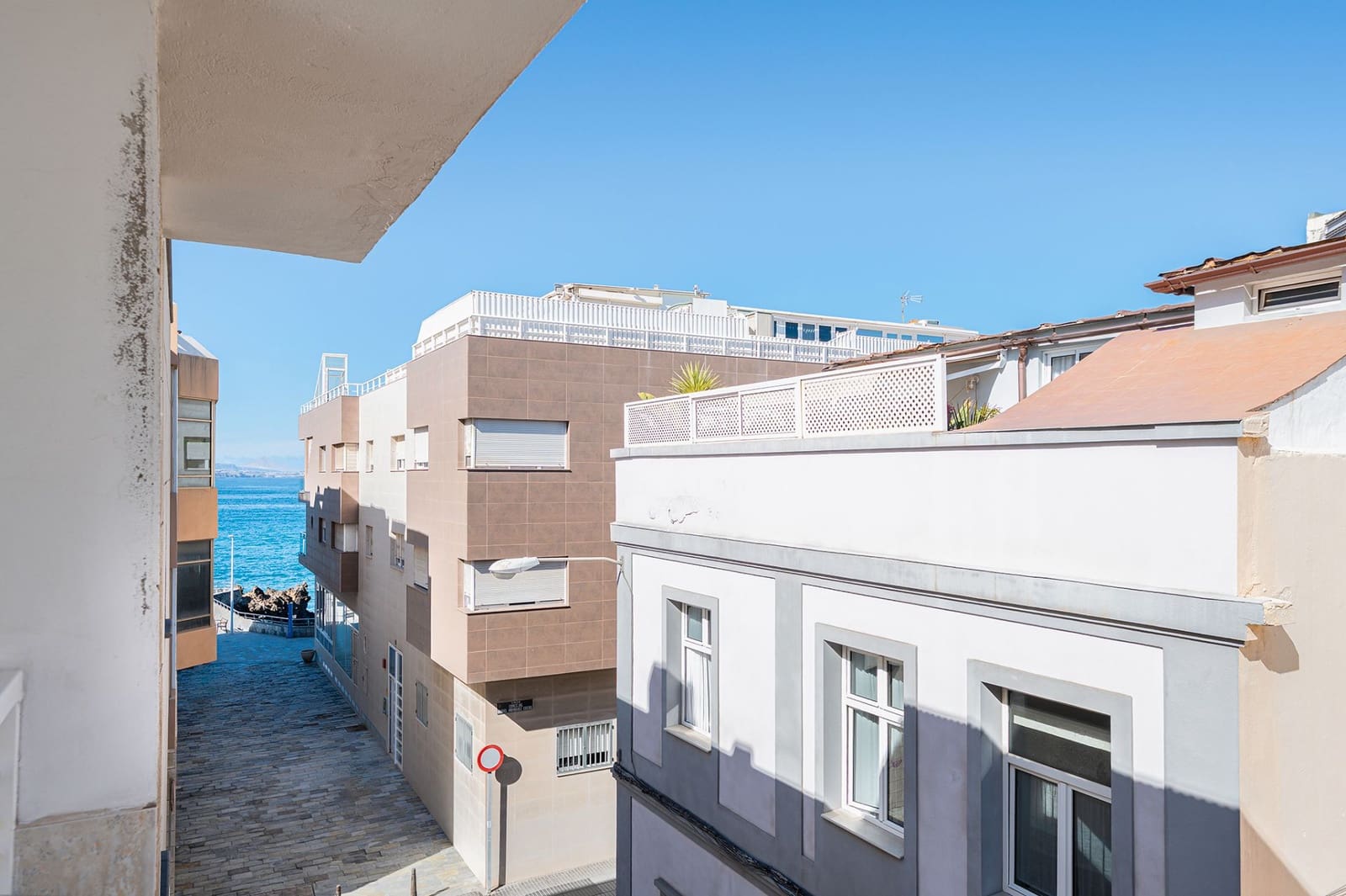 4 soveværelse Byhus til salg i Las Palmas de Gran Canaria med garage - € 750.000 (Ref: 9410276)