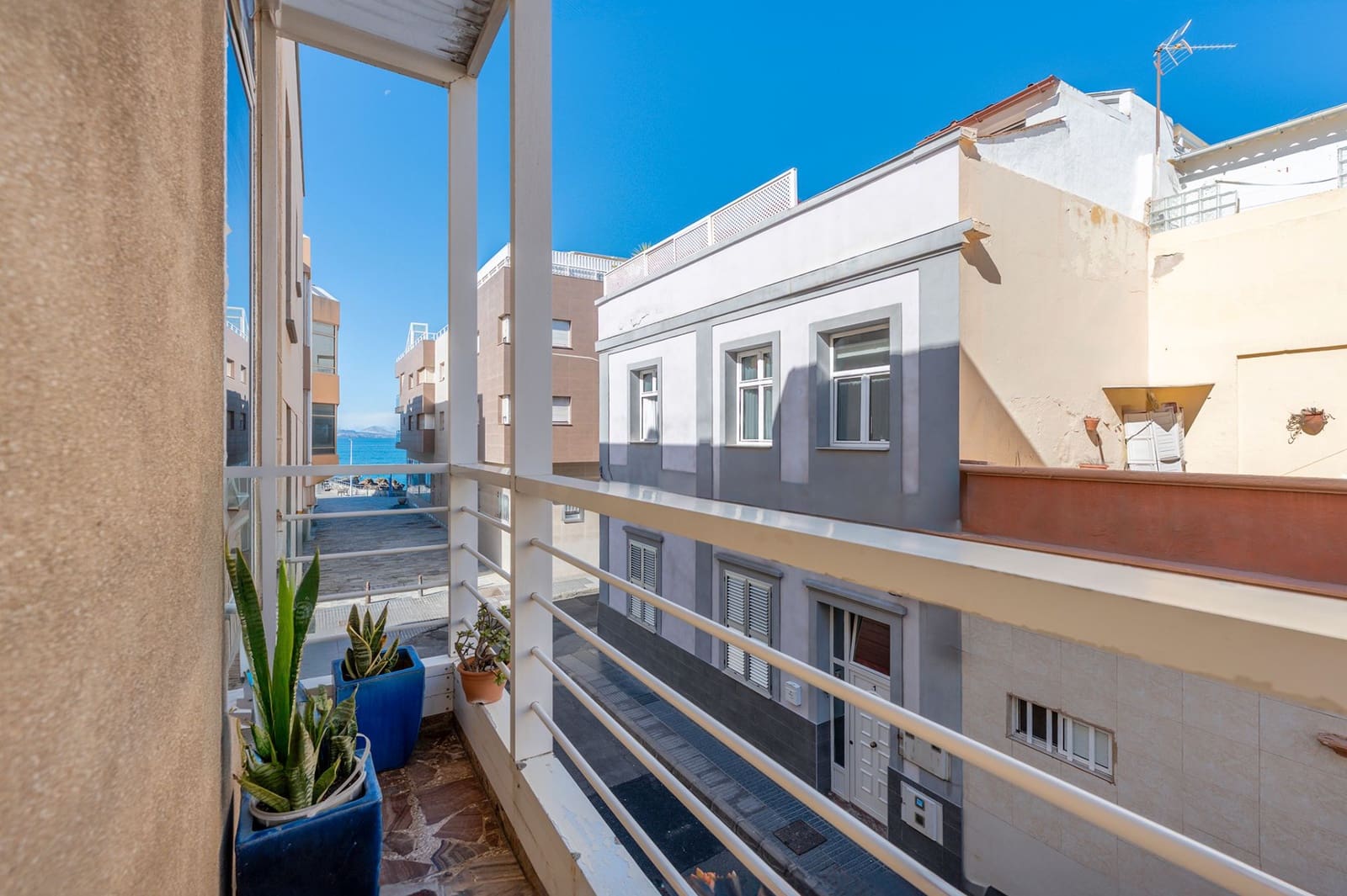 4 soveværelse Byhus til salg i Las Palmas de Gran Canaria med garage - € 750.000 (Ref: 9410276)