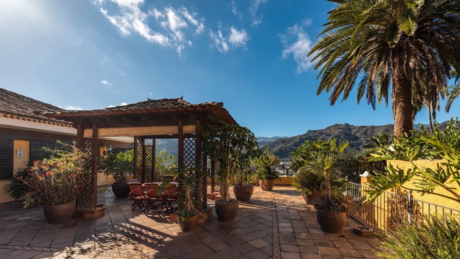 5 slaapkamer Villa te koop in Teror met garage - € 933.000 (Ref: 9410277)