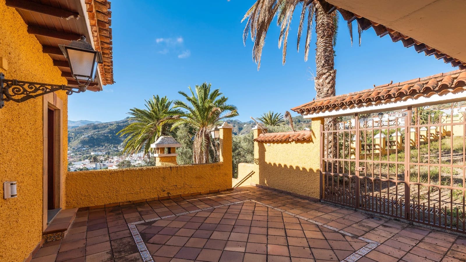 5 slaapkamer Villa te koop in Teror met garage - € 933.000 (Ref: 9410277)