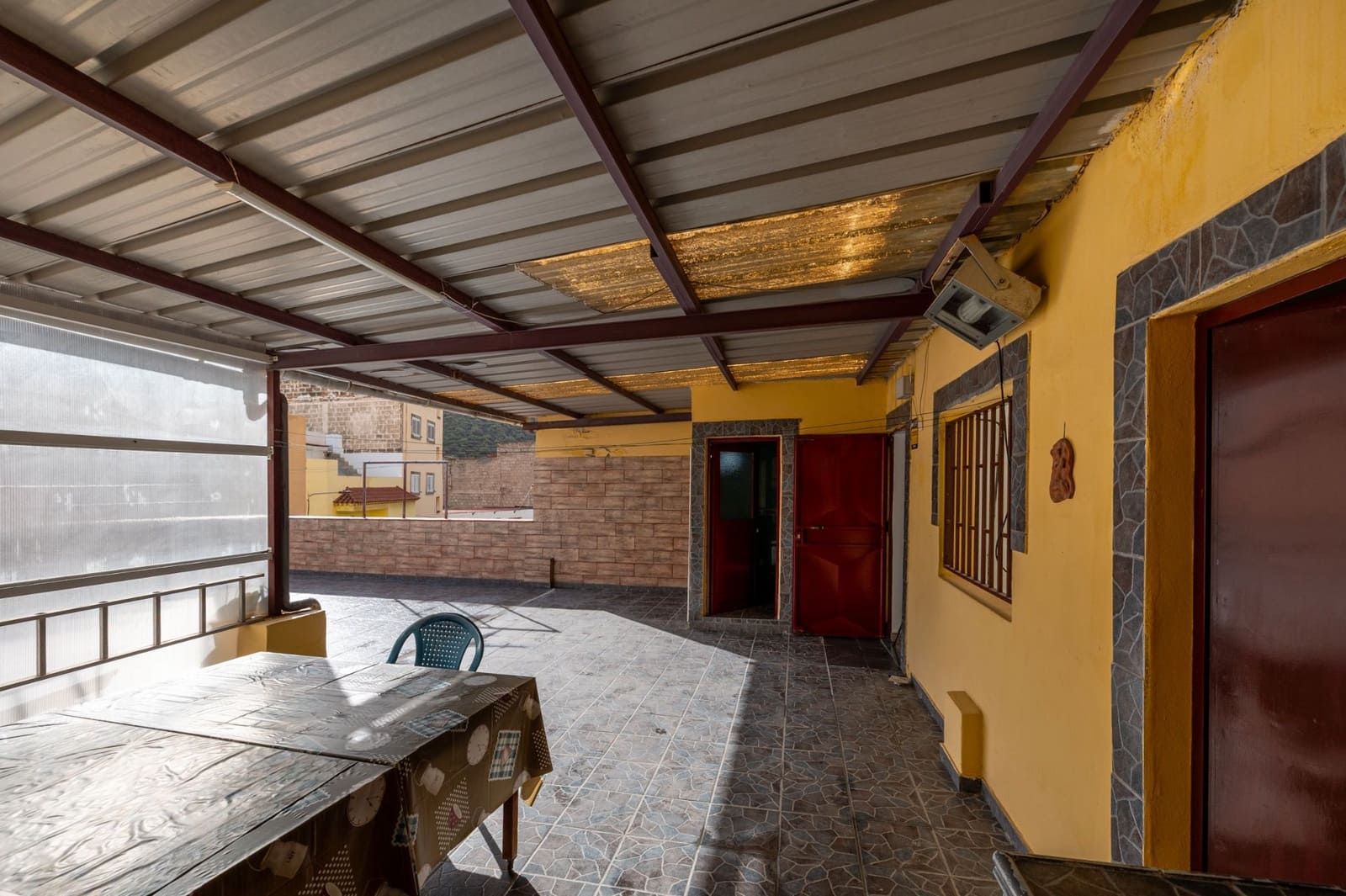 3 bedroom Semi-detached Villa for sale in Las Palmas de Gran Canaria with garage - € 370,000 (Ref: 9484081)