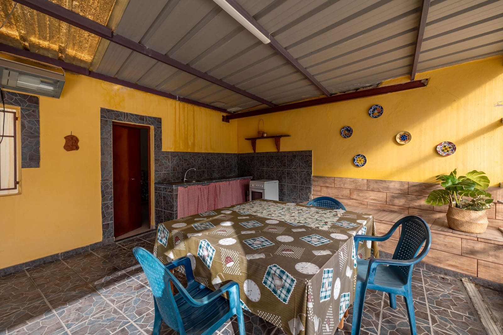 3 bedroom Semi-detached Villa for sale in Las Palmas de Gran Canaria with garage - € 370,000 (Ref: 9484081)