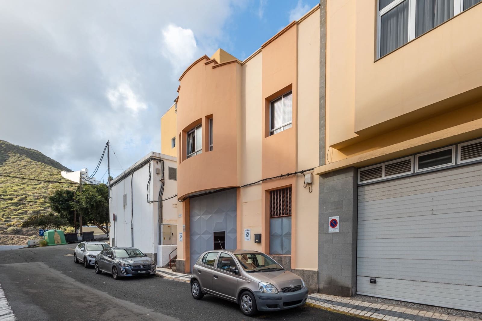 3 bedroom Semi-detached Villa for sale in Las Palmas de Gran Canaria with garage - € 370,000 (Ref: 9484081)