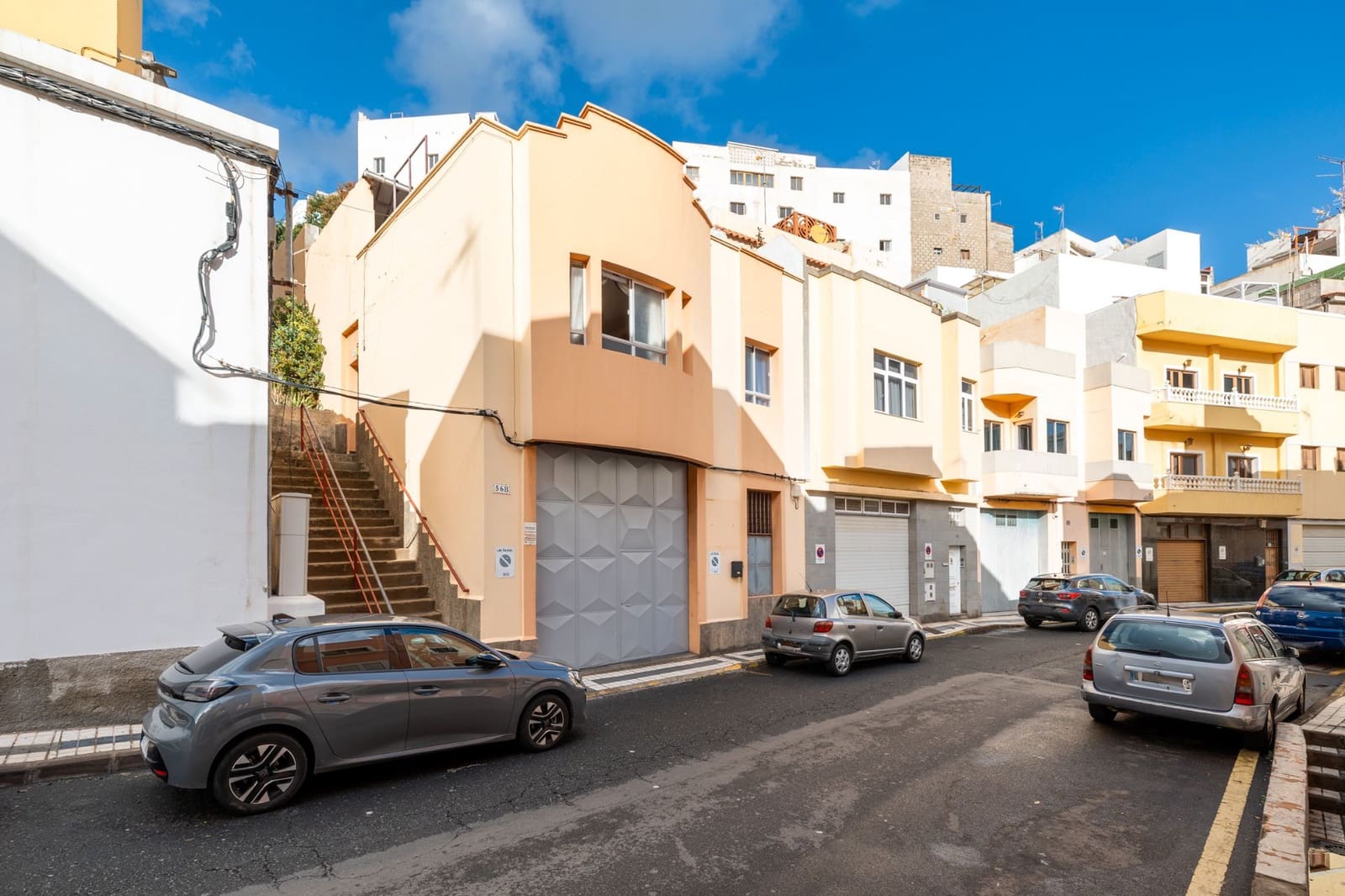3 bedroom Semi-detached Villa for sale in Las Palmas de Gran Canaria with garage - € 370,000 (Ref: 9484081)