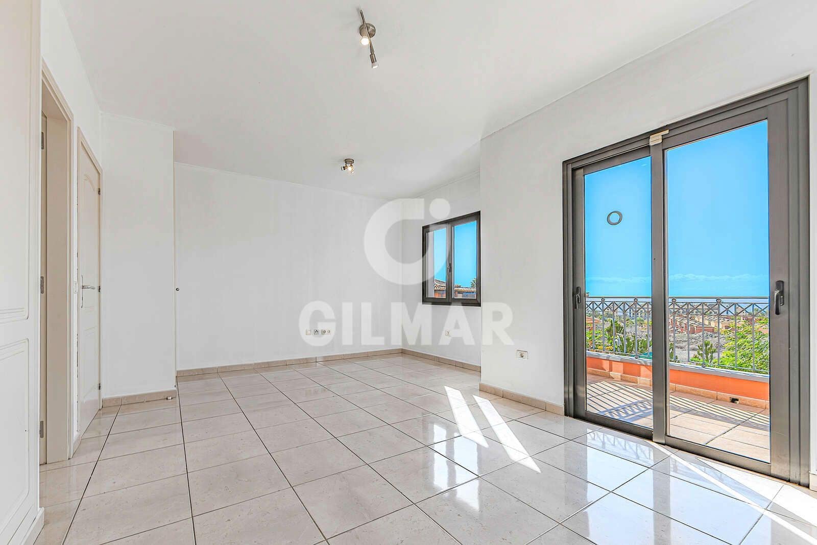 3 chambre Villa/Maison Semi-Mitoyenne à vendre à Adeje avec piscine - 940 000 € (Ref: 9532900)