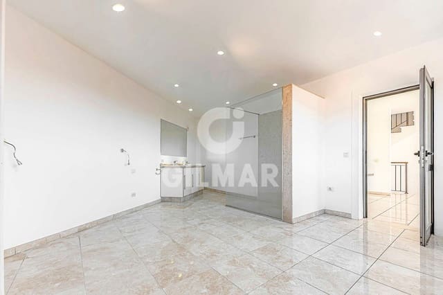 3 chambre Villa/Maison Semi-Mitoyenne à vendre à Playa del Duque, Adeje avec piscine - 940 000 € (Ref: 9532900)