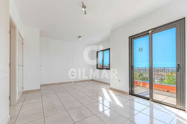 3 chambre Villa/Maison Semi-Mitoyenne à vendre à Playa del Duque, Adeje avec piscine - 940 000 € (Ref: 9532900)