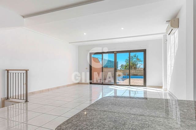 3 chambre Villa/Maison Semi-Mitoyenne à vendre à Playa del Duque, Adeje avec piscine - 940 000 € (Ref: 9532900)