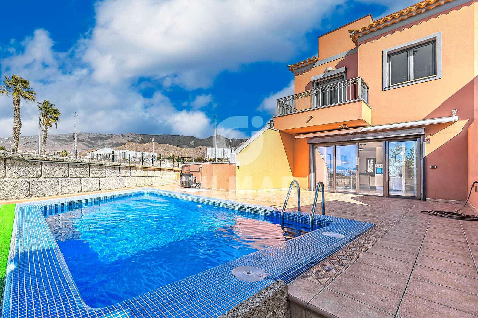 3 chambre Villa/Maison Semi-Mitoyenne à vendre à Adeje avec piscine - 940 000 € (Ref: 9532900)