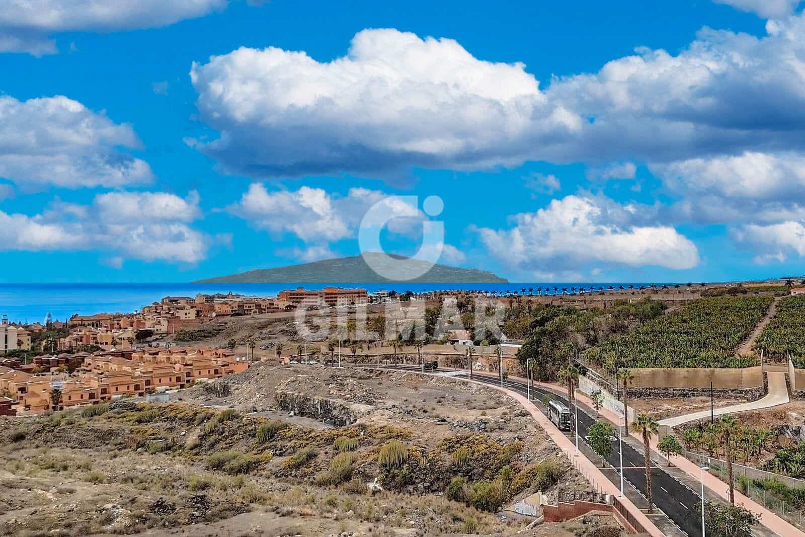 3 chambre Villa/Maison Semi-Mitoyenne à vendre à Adeje avec piscine - 940 000 € (Ref: 9532900)