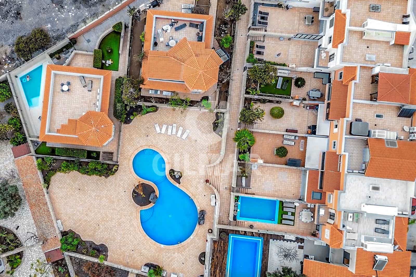 3 chambre Villa/Maison Semi-Mitoyenne à vendre à Adeje avec piscine - 940 000 € (Ref: 9532900)