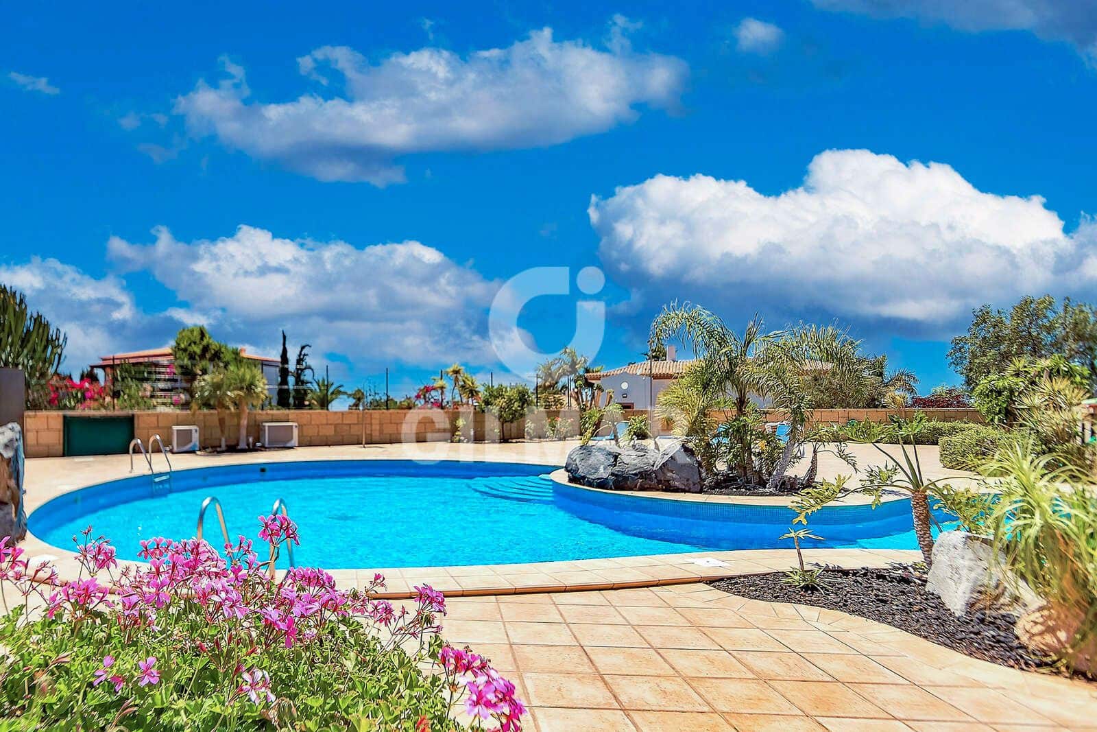 3 chambre Villa/Maison Semi-Mitoyenne à vendre à Adeje avec piscine - 940 000 € (Ref: 9532900)