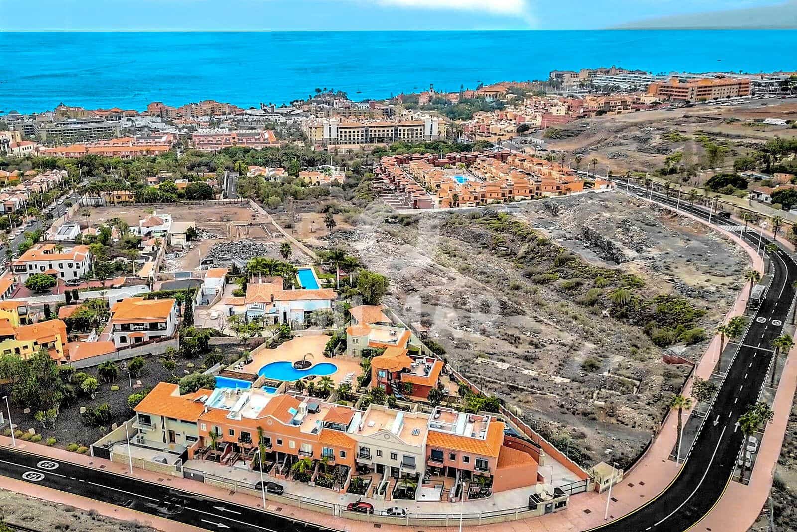 3 chambre Villa/Maison Semi-Mitoyenne à vendre à Adeje avec piscine - 940 000 € (Ref: 9532900)