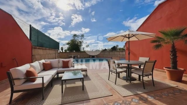 3 bedroom Semi-detached Villa for sale in Playa del Duque, Adeje with pool - € 940,000 (Ref: 9532900)