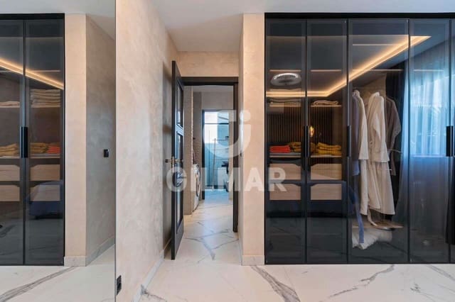 Chalet de 3 habitaciones en San Miguel de Abona en venta - 690.000 € (Ref: 9553045)