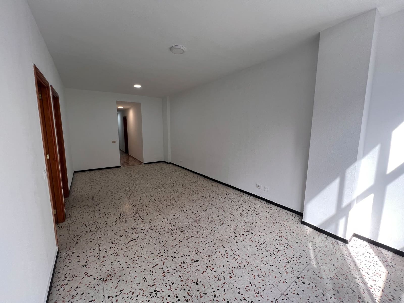 3 bedroom Flat for sale in Las Palmas de Gran Canaria - € 438,000 (Ref: 9669204)