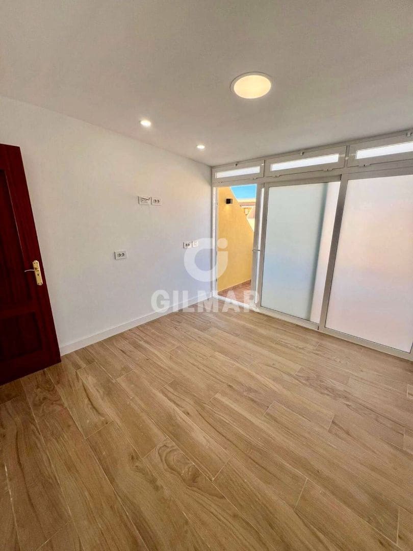 3 slaapkamer Appartement te koop in Arona met garage - € 290.000 (Ref: 9679296)