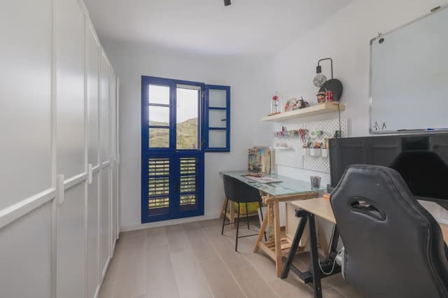 4 makuuhuone Omakotitalo myytävänä paikassa San Lorenzo, Las Palmas de Gran Canaria mukana 
autotalli - 380 000 € (Ref: 9782498)