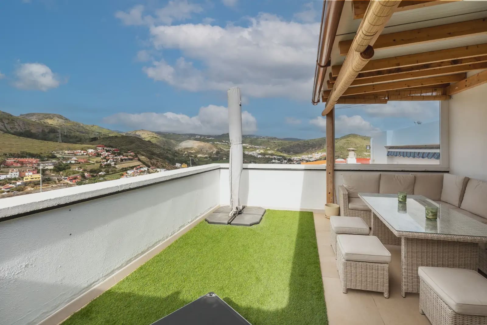 4 makuuhuone Omakotitalo myytävänä paikassa Las Palmas de Gran Canaria mukana 
autotalli - 380 000 € (Ref: 9782498)