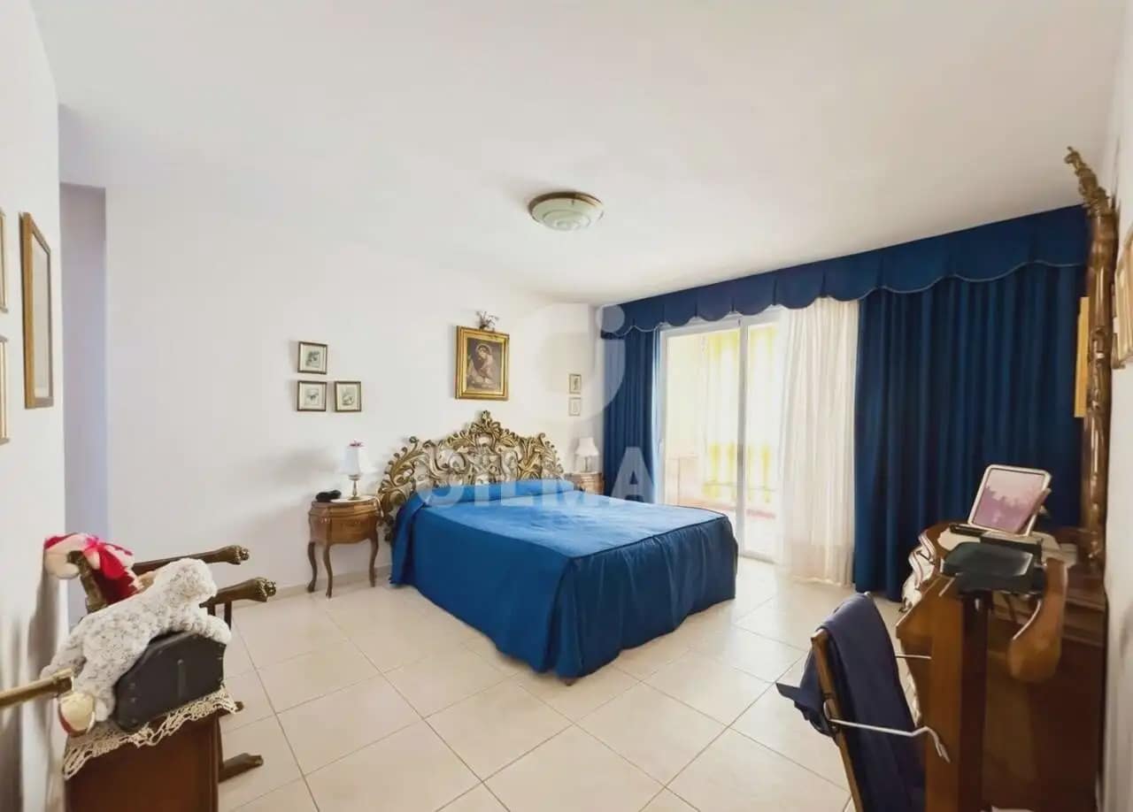 4 bedroom Flat for sale in Arona with pool - € 1,250,000 (Ref: 9807469)