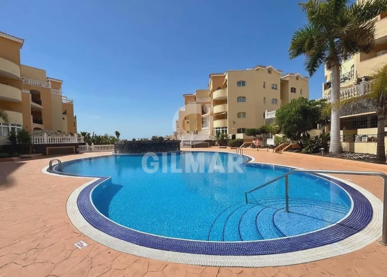 4 bedroom Flat for sale in Arona with pool - € 1,250,000 (Ref: 9807469)