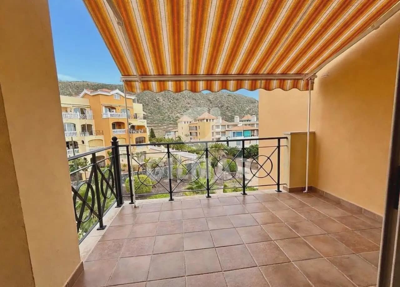 4 bedroom Flat for sale in Arona with pool - € 1,250,000 (Ref: 9807469)