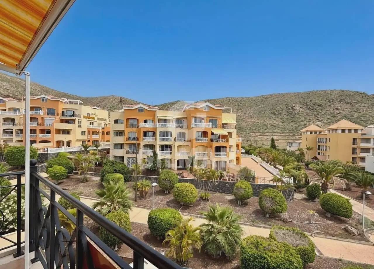 4 bedroom Flat for sale in Arona with pool - € 1,250,000 (Ref: 9807469)