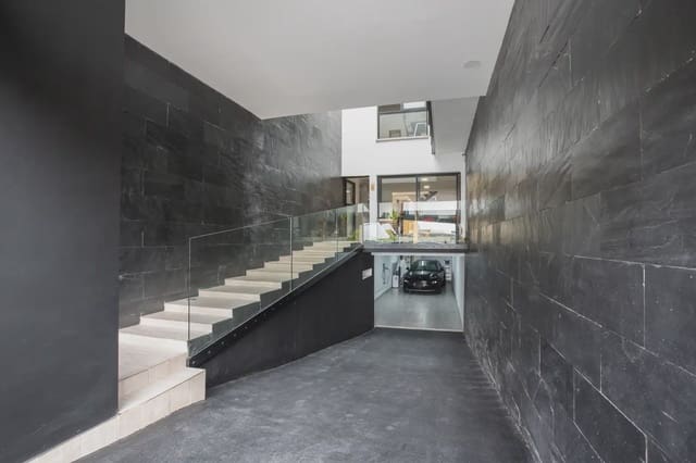 Casa de 3 habitaciones en Tafira, Las Palmas de Gran Canaria en venta con garaje - 445.000 € (Ref: 9867480)