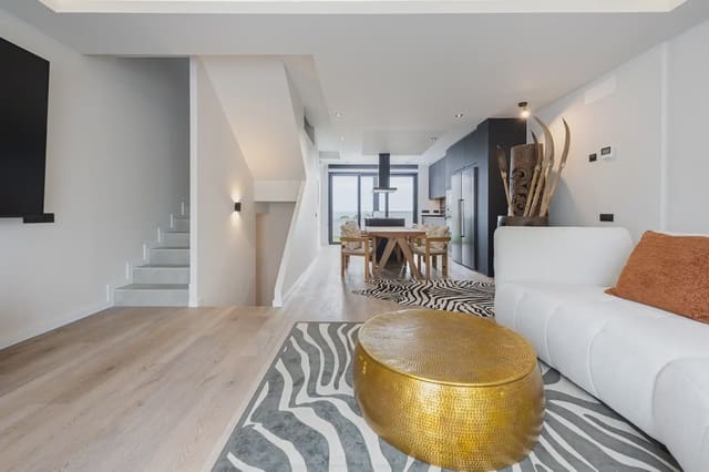 3 sypialnia Dom na sprzedaż w Siete Palmas, Las Palmas de Gran Canaria z garażem - 980 000 € (Ref: 9911757)