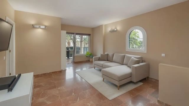 3 slaapkamer Appartement te koop in Playa del Hombre, Telde met garage - € 540.000 (Ref: 9939125)