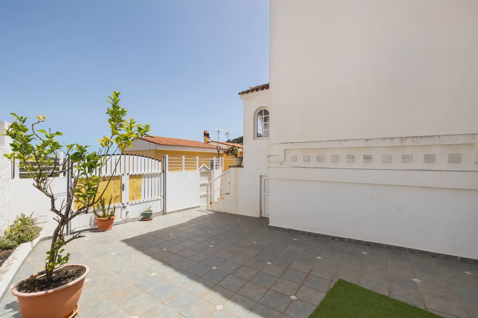 3 bedroom Semi-detached Villa for sale in Santa Brigida with garage - € 345,000 (Ref: 9976163)