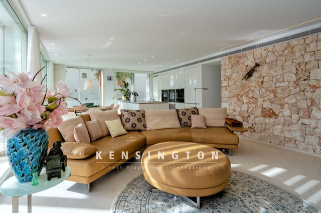 2 bedroom Apartment for sale in Portocristo / Port de Manacor, Manacor with pool - € 1,150,000 (Ref: 7995967)