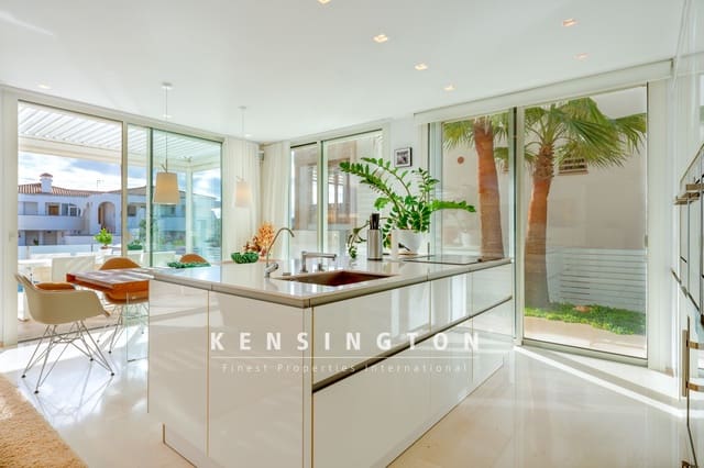 2 bedroom Apartment for sale in Portocristo / Port de Manacor, Manacor with pool - € 1,150,000 (Ref: 7995967)