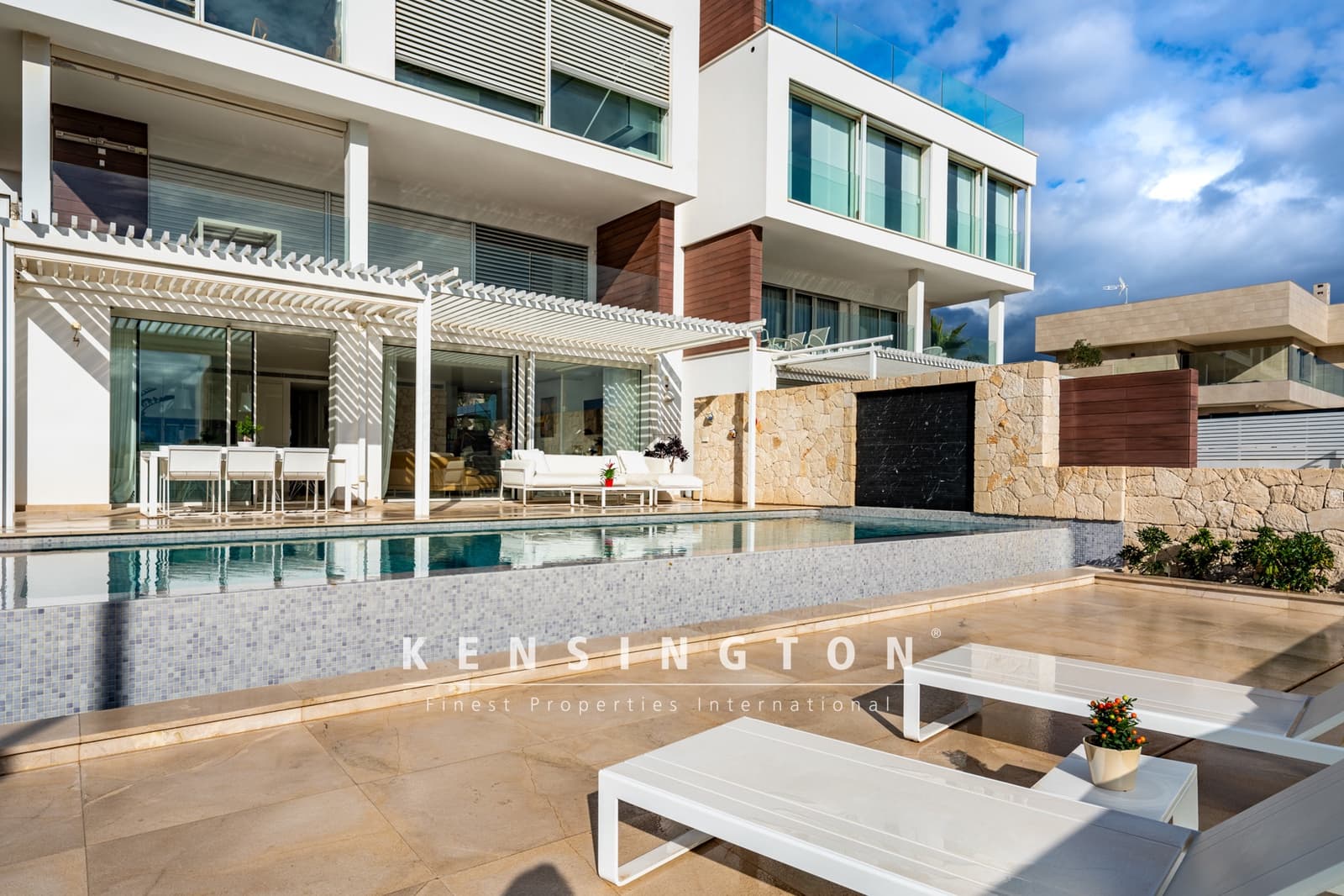 2 soveværelse Lejlighed til salg i Portocristo / Port de Manacor med swimmingpool - € 1.299.000 (Ref: 7995967)