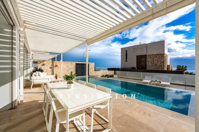 2 bedroom Apartment for sale in Portocristo / Port de Manacor, Manacor with pool - € 1,150,000 (Ref: 7995967)