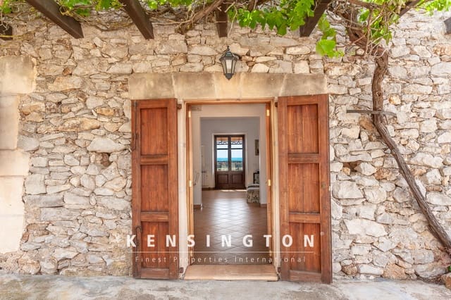 5 slaapkamer Villa te koop in Cala Murada, Manacor met zwembad - € 1.750.000 (Ref: 9188728)