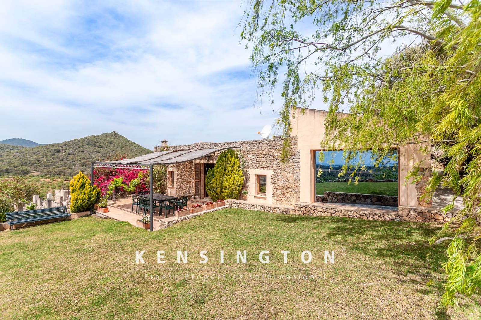 5 slaapkamer Villa te koop in Cala Murada met zwembad - € 1.750.000 (Ref: 9188728)