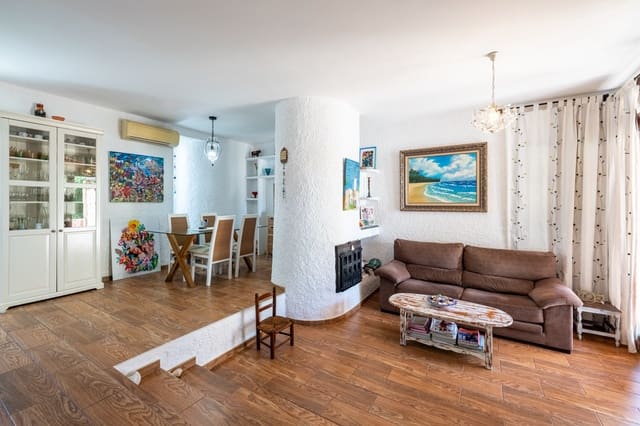 2 bedroom Apartment for sale in Portocristo / Port de Manacor, Manacor with pool - € 450,000 (Ref: 9267607)