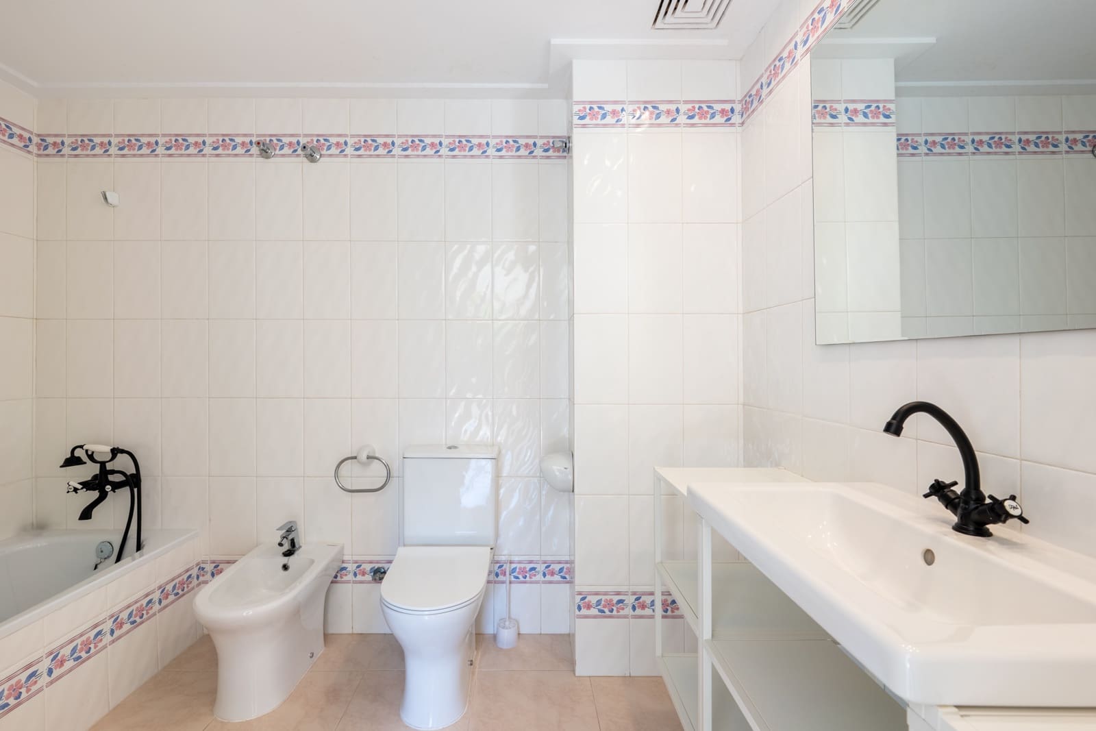 2 bedroom Apartment for rent in Portocristo / Port de Manacor - € 2,150 (Ref: 9288269)