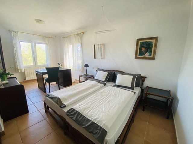 4 bedroom Villa for sale in Portocristo / Port de Manacor, Manacor with pool garage - € 1,190,000 (Ref: 9314329)