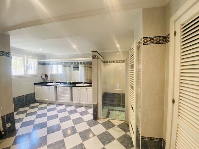 4 bedroom Villa for sale in Portocristo / Port de Manacor, Manacor with pool garage - € 1,190,000 (Ref: 9314329)