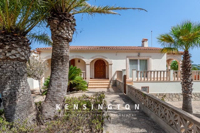 4 bedroom Villa for sale in Portocristo / Port de Manacor, Manacor with pool garage - € 1,190,000 (Ref: 9314329)