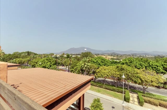2 quarto Penthouse para venda em Estepona com piscina garagem - 850 000 € (Ref: 10025271)