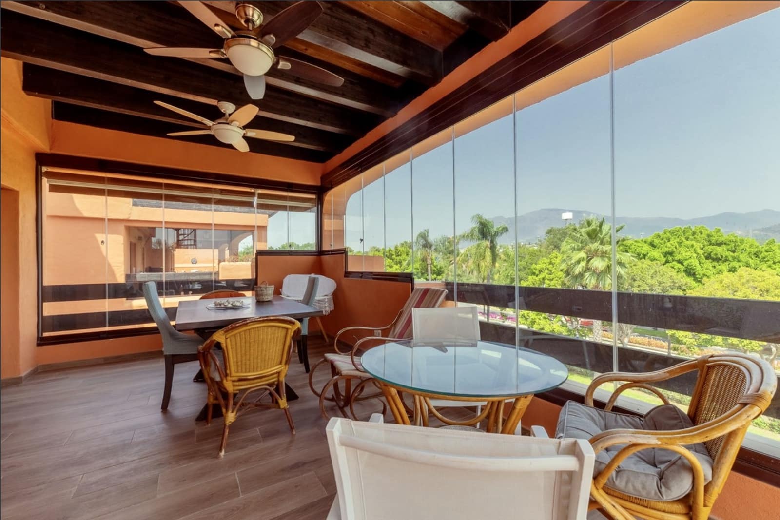 2 quarto Penthouse para venda em Estepona com piscina garagem - 850 000 € (Ref: 10025271)