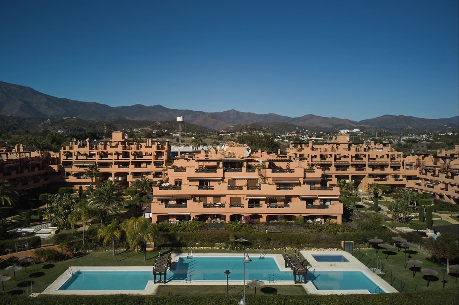 2 quarto Penthouse para venda em Estepona com piscina garagem - 850 000 € (Ref: 10025271)