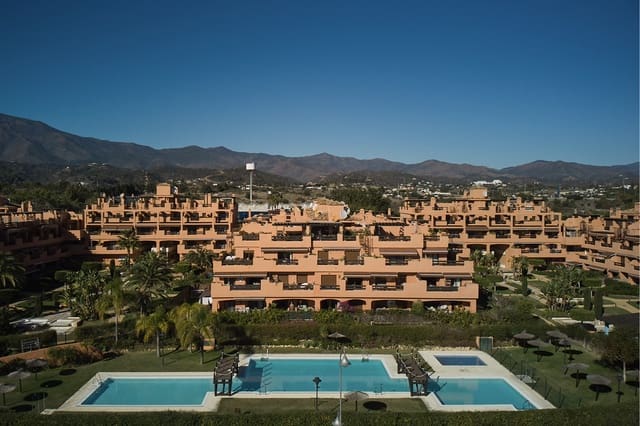 2 quarto Penthouse para venda em Estepona com piscina garagem - 850 000 € (Ref: 10025271)