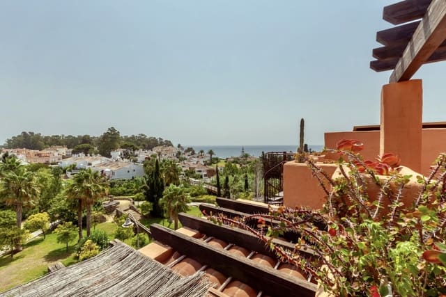 2 quarto Penthouse para venda em Estepona com piscina garagem - 850 000 € (Ref: 10025271)